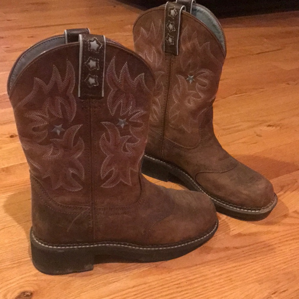 Ariat cowgirl boots